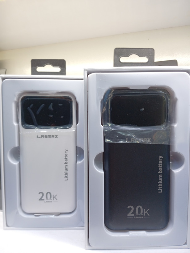 پاوربانک ریمکس ظرفیت 20000 میلی آمپر ساعت فست شارژ 22.5 وات