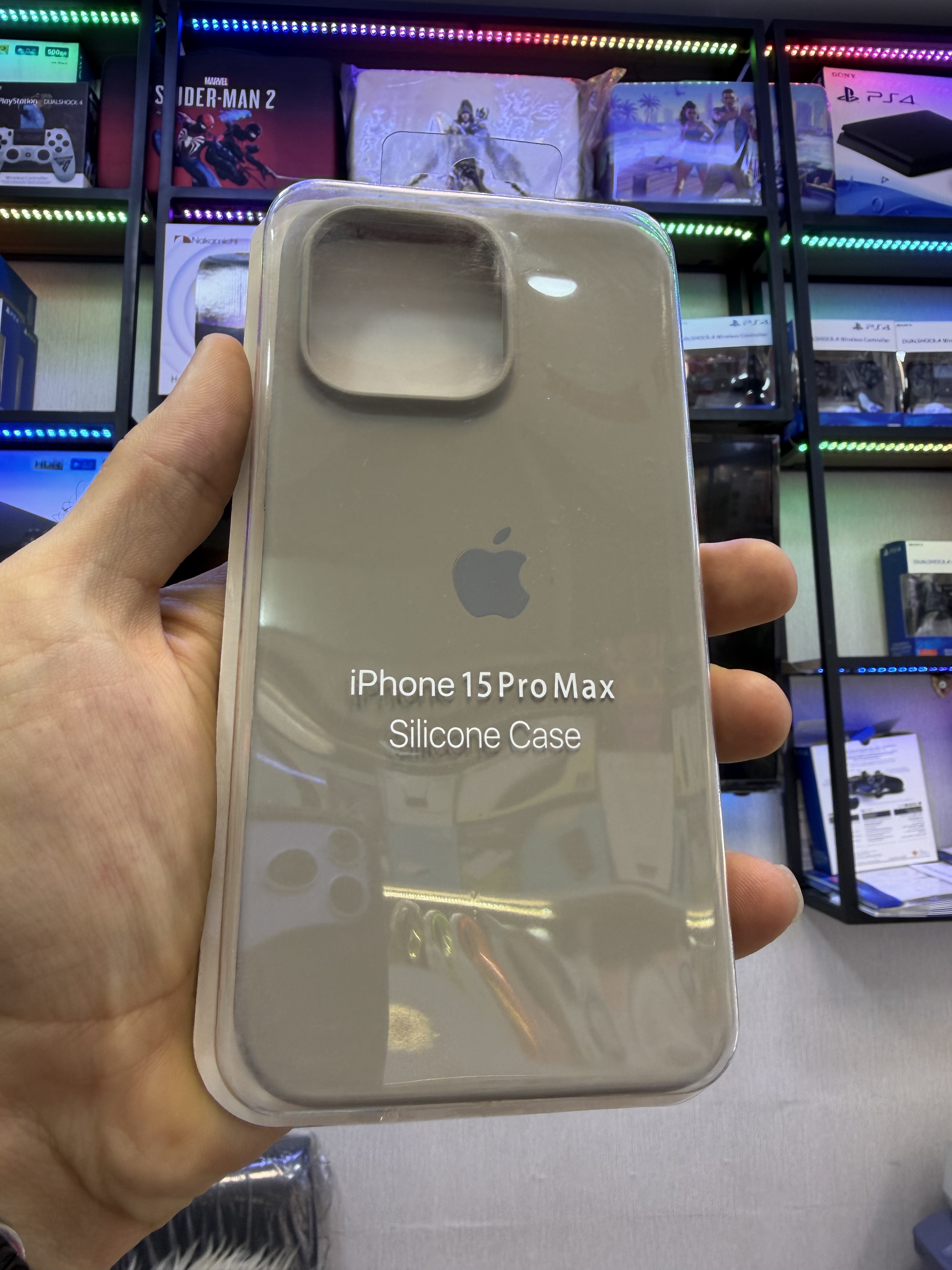قاب محافظ سیلیکونی اورجینال ایفون 15پرو مکس رنگ خاکی ضمانت اصلی 15promax